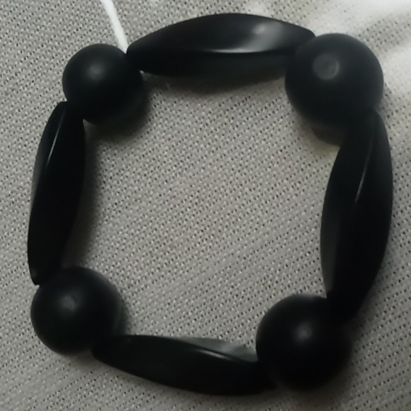 4 black on black expandable bracelets - Picture 5 of 8